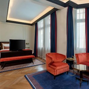 One-Bedroom Junior Suite